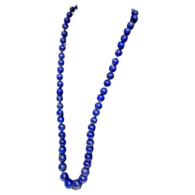 The School of Paris Vintage Graduating Lapis Lazuli Single Strand Necklace 14 Kt Yellow Gold Clasp For Sale - Image 3 of 18