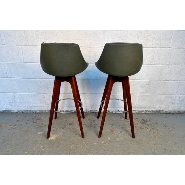 Pair of Mid-Century Modern Swivel Bar Stools, Circa 1970s For Sale In New York - Image 6 of 15