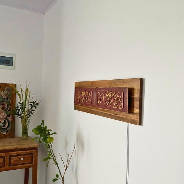 Chinoiserie c.1920 Antique Chinese Gilt Lacquered Carved Double Panel – Illuminated Wall Art For Sale - Image 3 of 9