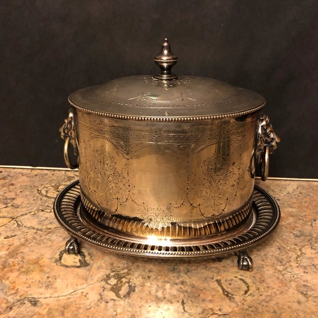 Fine English Neoclassical Sheffield Silverplated Biscuit Barrel. Made Pre-1872. Lions head ring handles. Knop finial....