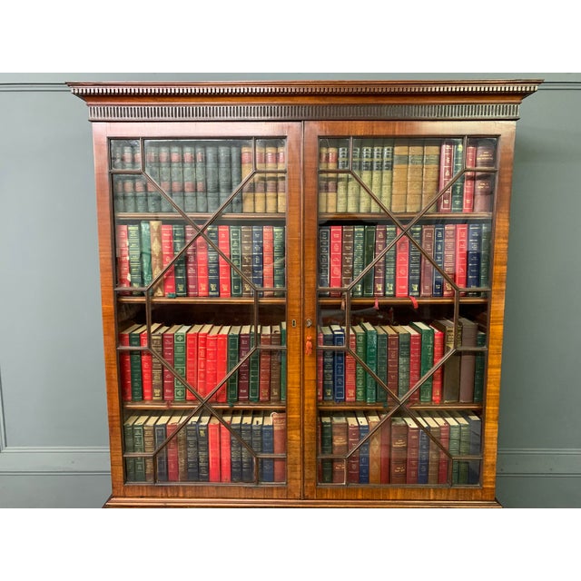 George III Bookcase in Mahogany, 1800 For Sale - Image 13 of 18
