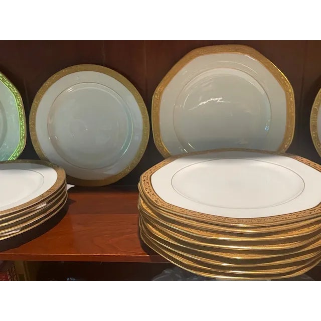 1930s 1930s George Jones Crescent White and Gold Porcelain Plates For Sale - Image 5 of 12