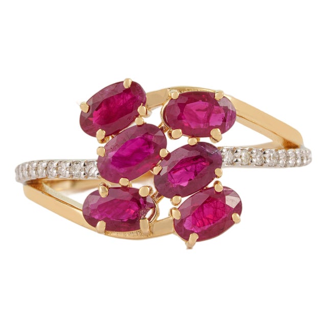 1.74ct Oval Ruby and Diamond Accent Cluster Ring in 14k Yellow Gold Size 4 For Sale