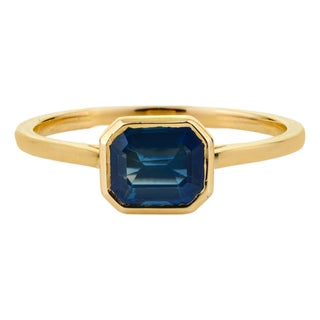 Bezel Set 1.07ct Octagon Blue Sapphire Solitaire Ring Size 5 in 14k Yellow Gold For Sale