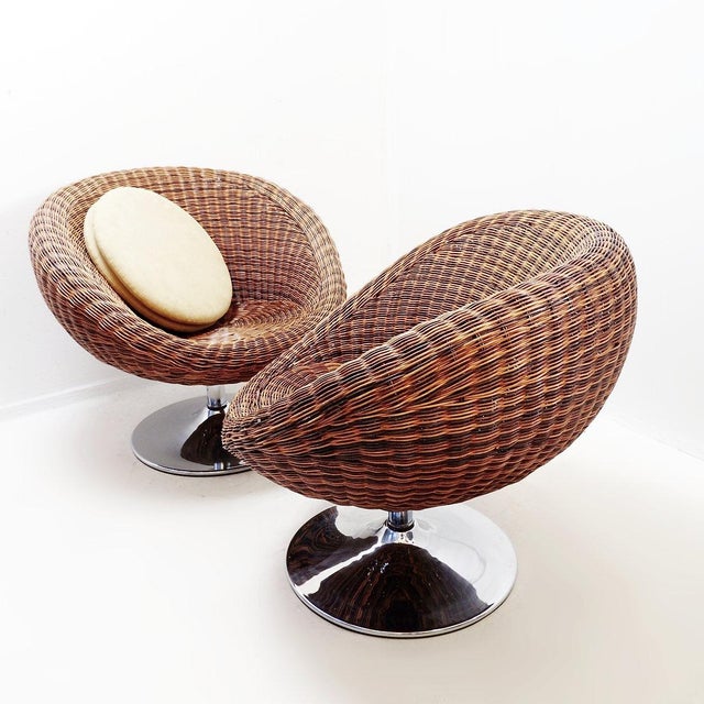 Vintage Swiveling Wicker Chairs, Set of 2 For Sale - Image 6 of 13