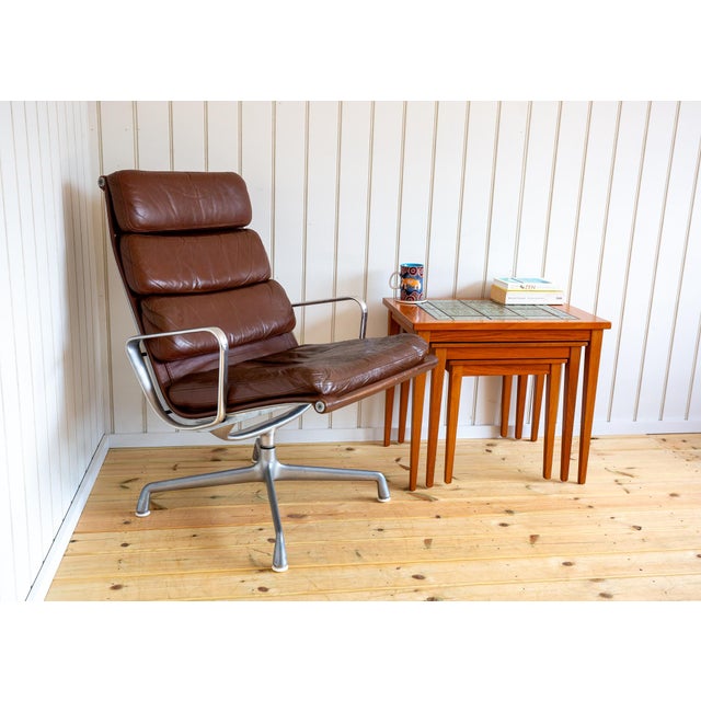 Soft Pad Leather Aluminium EA216 Lounge Chair by Charles and Ray Eames for Herman Miller, 1975 For Sale - Image 6 of 18