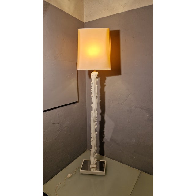 Mid-Century Modern Vintage Floor Lamp in White Lacquered Wood with Floral Decorations from Fontana Arte, 1940s For Sale - Image 3 of 15