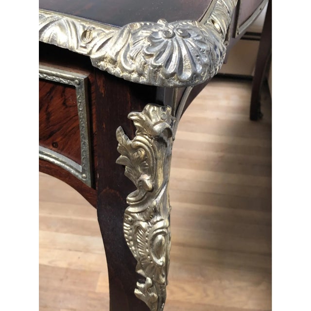 Early 20th Century Louis XV Style French Kingwood Bronze-Mounted Leather-Top Bureau Plat Writing Desk For Sale - Image 9 of 13