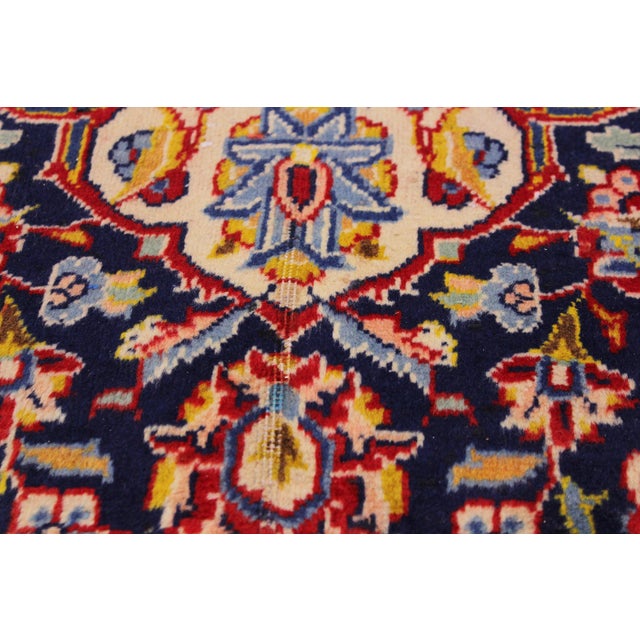 1970s Vintage Hand-Knotted Wool Rug – 9.8 X 12.11 Ft – Red Medallion Traditional Rug For Sale - Image 5 of 8