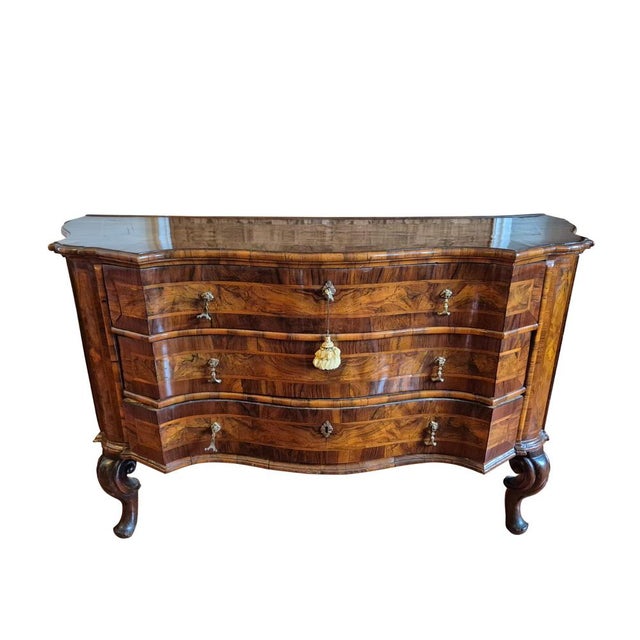 Late 18th Century Baroque Inlaid Walnut and Burl Wood Commode with Serpentine Front and Cabriole Legs, 1780s For Sale - Image 5 of 17