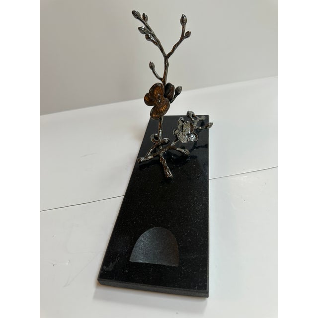 1990s Michael Aram Black Granite Orchid Branch Wine Bottle Caddy Rest For Sale - Image 15 of 17