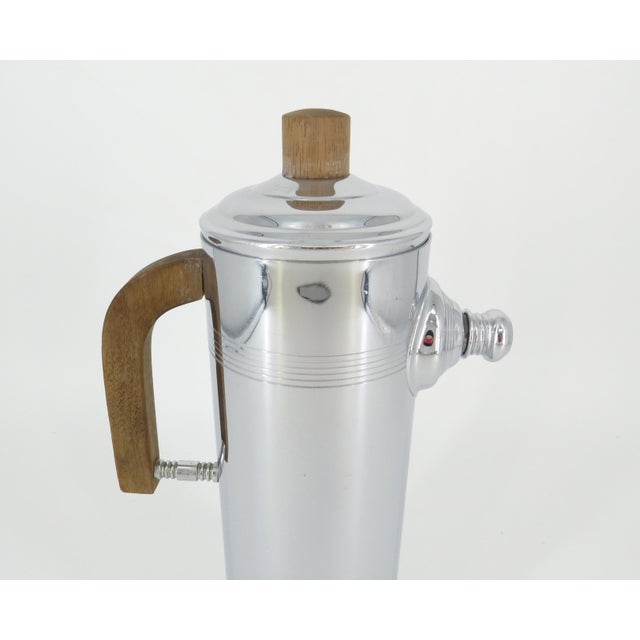 Art Deco 1930s Art Deco Chrome Cocktail Shaker With Wooden Handle by Keystone Silver Co For Sale - Image 3 of 10