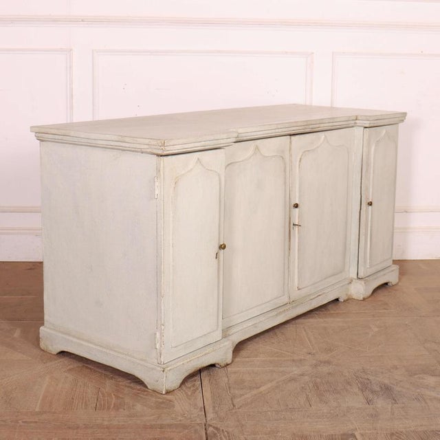 English Breakfront Dresser Base in Pine For Sale - Image 10 of 14