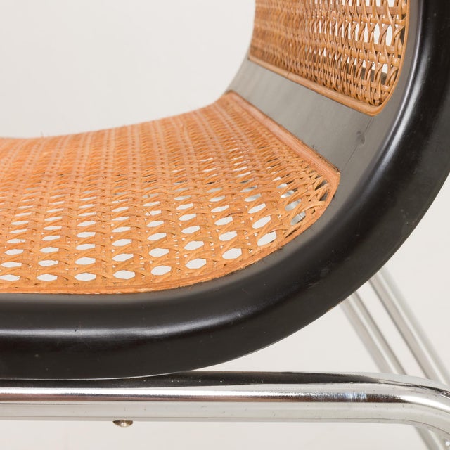 The Italian cantilever chair with Vienna straw from the 1970s is a striking example of mid-century modern design. This...