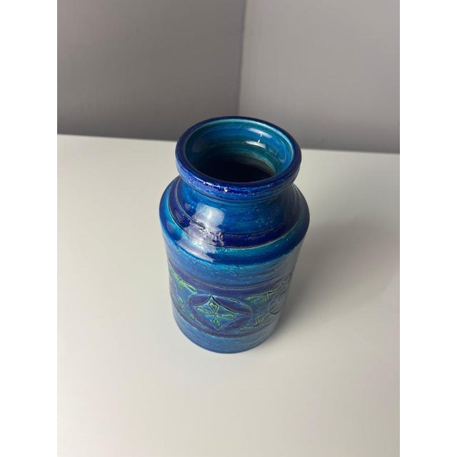 This vase from the legendary Azul Rimini series is an absolute milestone in Italian ceramic design. It was designed in the...