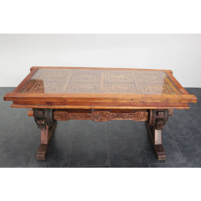 Worktable or service from a wine cellar. Made with ancient fragments of Indian origin related to agriculture and wine, the...