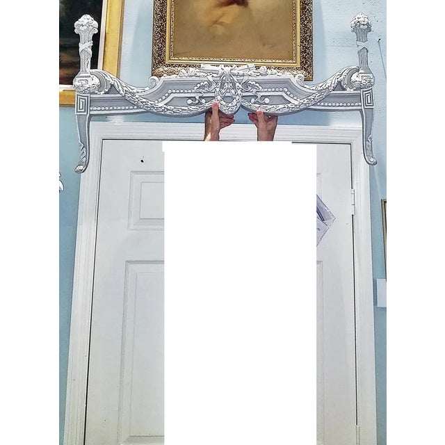 Gold 1920s Carving for Sur-la-Porte For Sale - Image 8 of 8