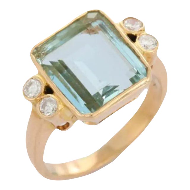 18k Yellow Gold 5.45 Carat Aquamarine and Diamond Cocktail Ring Size 8.5 For Sale