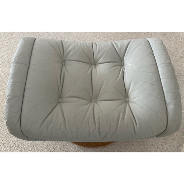 Mid-Century Modern Ekornes-Styled Leather & Teak Chair & Ottoman For Sale In Los Angeles - Image 6 of 7