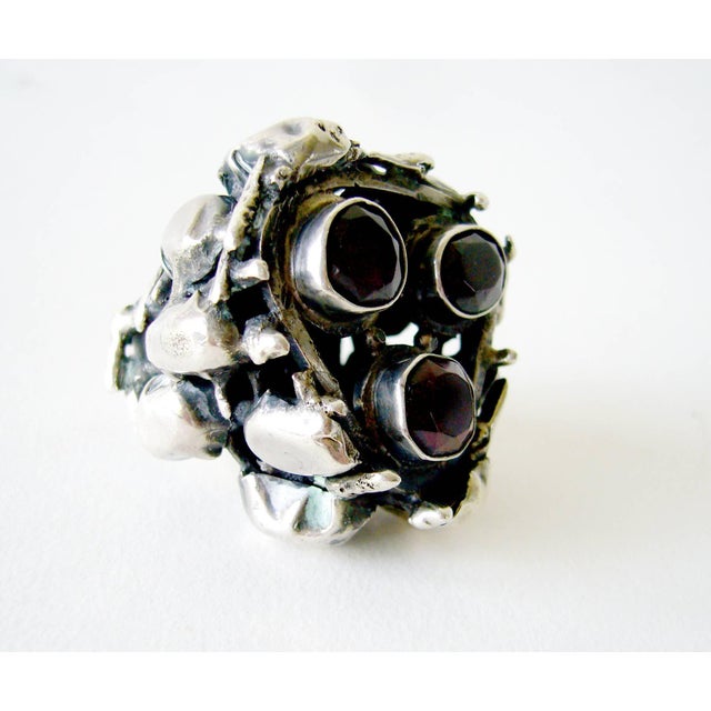 Modern Rachel Gera Garnet Sterling Silver Israeli Modernist Ring For Sale - Image 3 of 5
