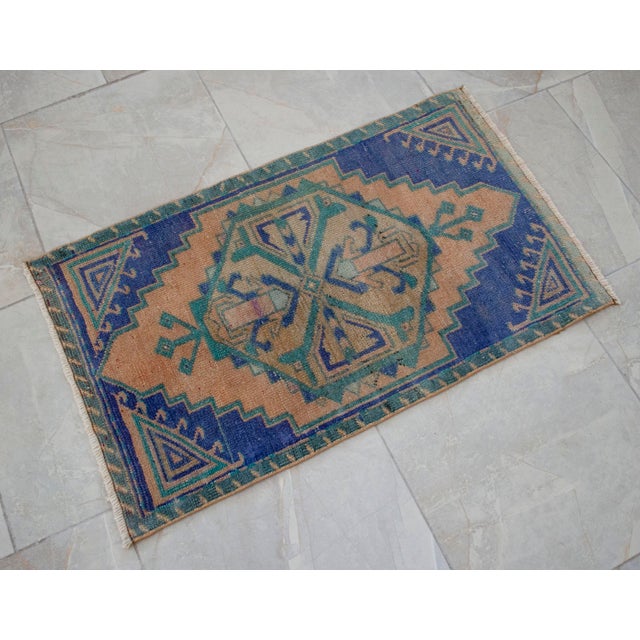 1970s Hand Knotted Small Oushak Rug Mini Rug Mat - 1'9" X 2'11" For Sale - Image 13 of 14