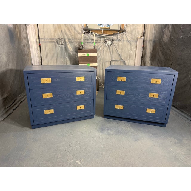 1960s Henredon Campaign Nightstands / Bachelor Chests – Refinished in Sherwin-Williams Naval, Pair For Sale - Image 12 of 12