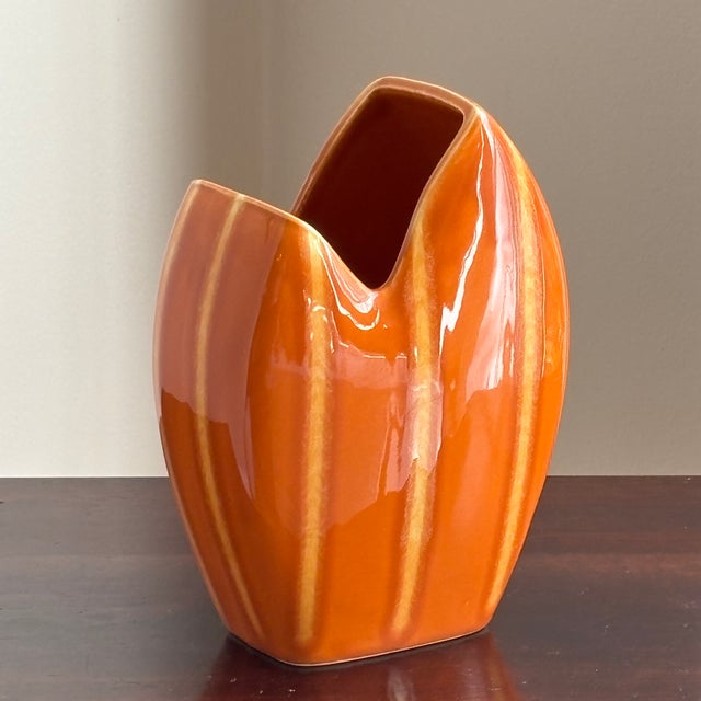 Mid 20th Century 1950s Hull Pottery Striped Persimmon Vase For Sale - Image 5 of 18