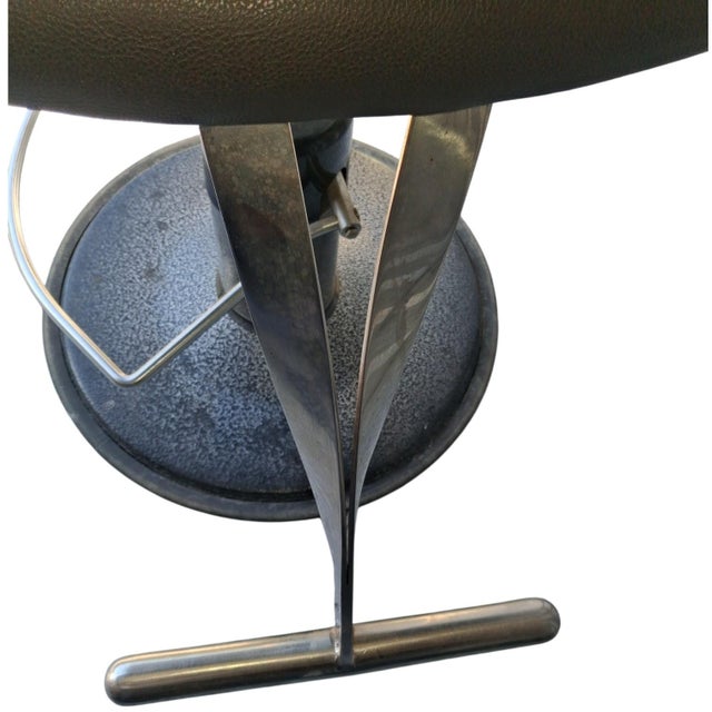 Black Vintage Kaemark Hydraulic Salon Chair – Timeless Comfort, Built to Last For Sale - Image 8 of 12