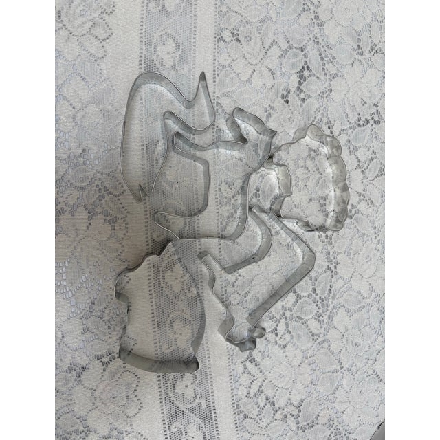 Fun set of five mix of large metal farmhouse cookie cutters animal cookie cutters. Set of five includes, cow, horse,...