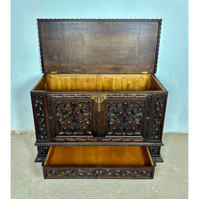 1920s Spanish Carved Blanket Chest, 1920 For Sale - Image 5 of 17