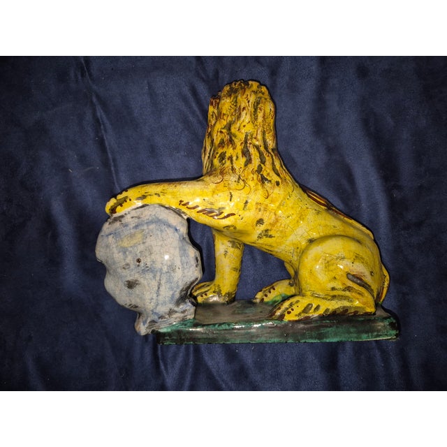 Late 20th Century Vintage Italian Medici-Style Ceramic Lion Fd For Sale - Image 5 of 8