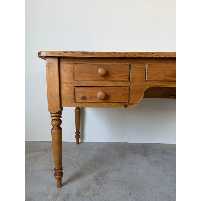1990s Vintage Rustic Pine Farmhouse Writing Desk With Turned Legs & Five Drawers For Sale - Image 5 of 12