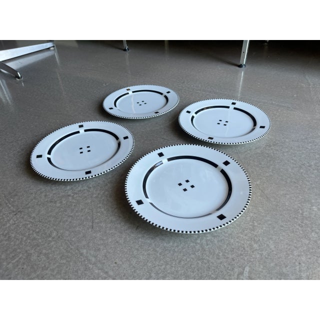 1980s Gwathmey Siegel Kaufman Tuxedo Swid Powell Porcelain Luncheon Plates- Set of 4 For Sale In Las Vegas - Image 6 of 9