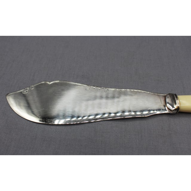 Early 20th Century Pair of English Silver-Plated Fish Servers in Original Presentation Case For Sale - Image 4 of 9
