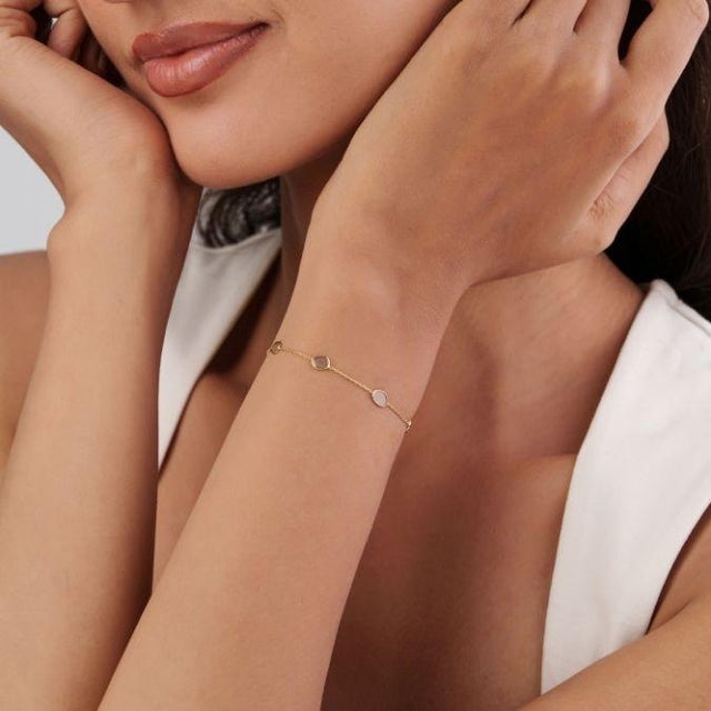 Illustration Minimalist 14k Yellow Gold Bezel Set Uncut Diamond Station Chain Bracelet For Sale - Image 3 of 18
