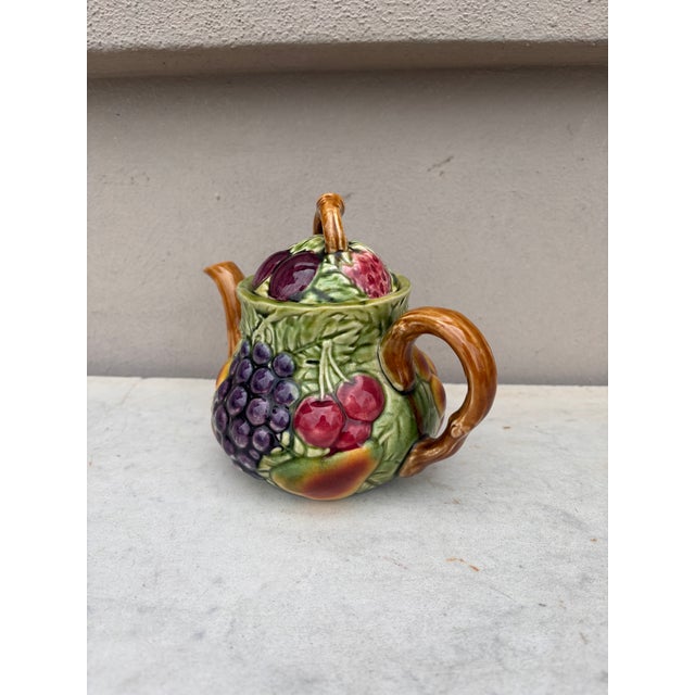 De Sarreguemines French Majolica Fruits Teapot Sarreguemines Circa 1930 For Sale - Image 4 of 8