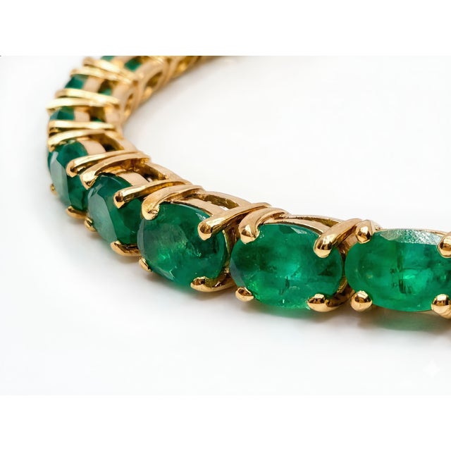 13.20 Carat Natural Zambian Emerald Tennis Bracelet in 18k Yellow Gold 7.5 Inch For Sale - Image 10 of 17