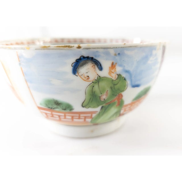 19th Century Chinese Export Porcelain Rose Mandarin Palette Bowl For Sale In New York - Image 6 of 13