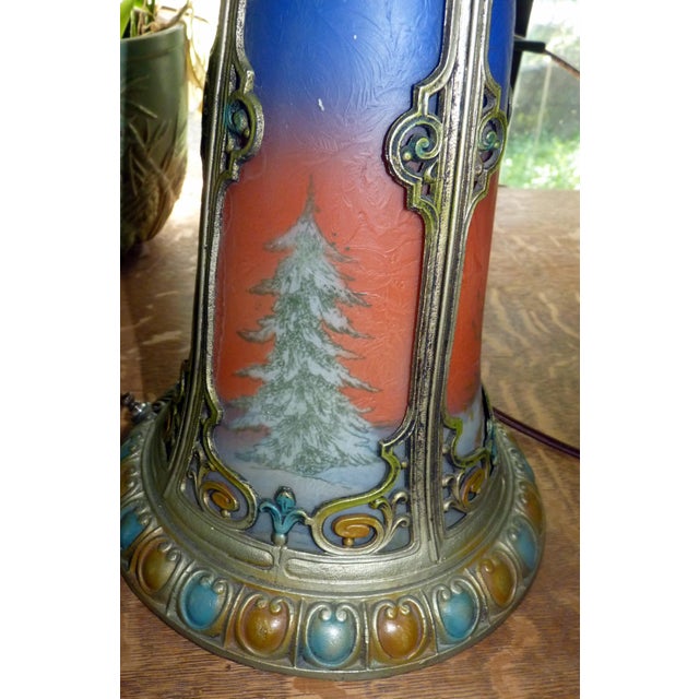 1910s Miller Phoenix Art Deco Winter Landscape Reverse Painted Lamp Penny Marshall Estate– Ice Chip Glass – Illuminated Base – For Sale - Image 16 of 18