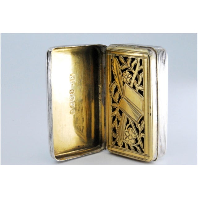 William IV Silver and Gold Vinaigrette Box with Borders For Sale - Image 3 of 10