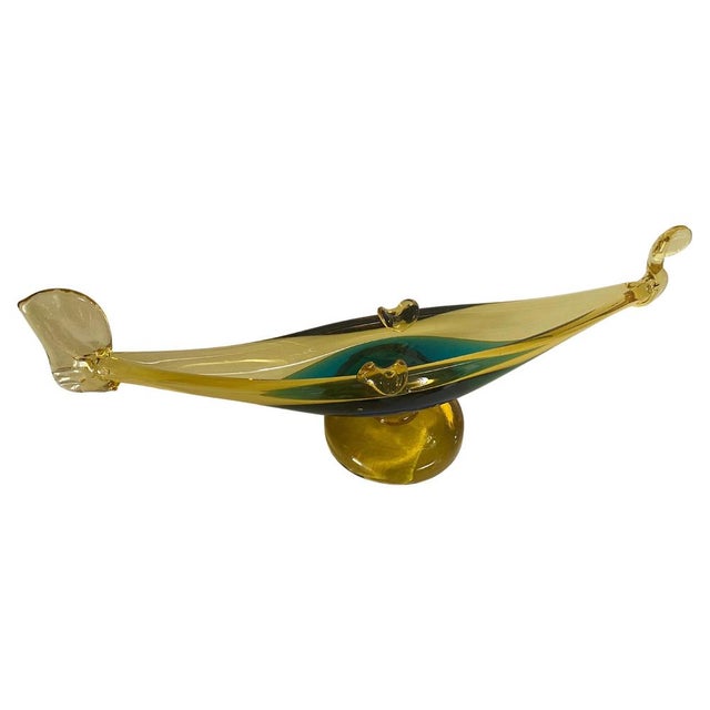 This vide poche or ashtray in in Glass. It has been done circa 1970, in Murano, Italy\. The shape is a Venice Gandola....