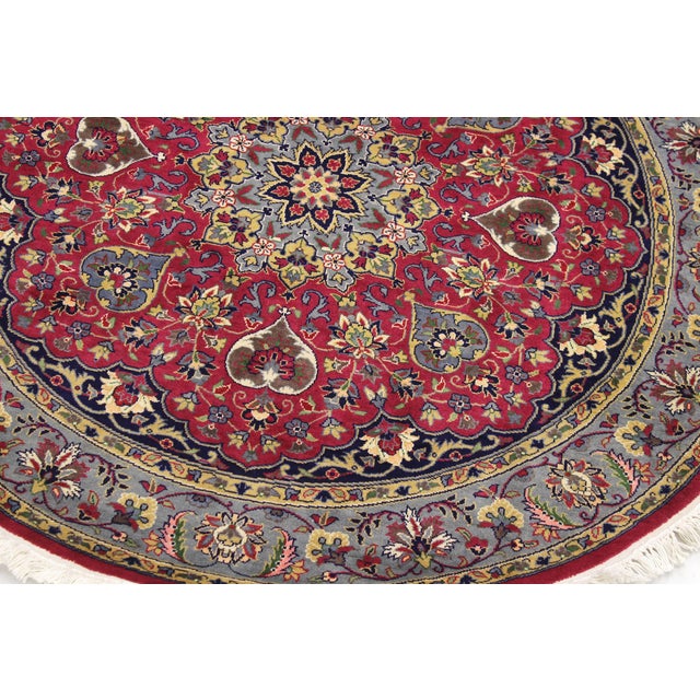 1990s Art Nouveau 1990's Kashan Pak-Persian Pink/Gray Wool Round Rug- 6'1'' X 6'2'' For Sale - Image 5 of 9