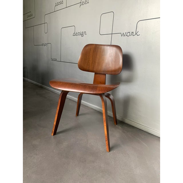 Wood DCW Dining Chair in Wood by Charles & Ray Eames, 1945 For Sale - Image 7 of 18