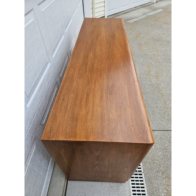 Robsjohn-Gibbings Widdicomb Walnut Six Drawer Dresser For Sale - Image 10 of 16