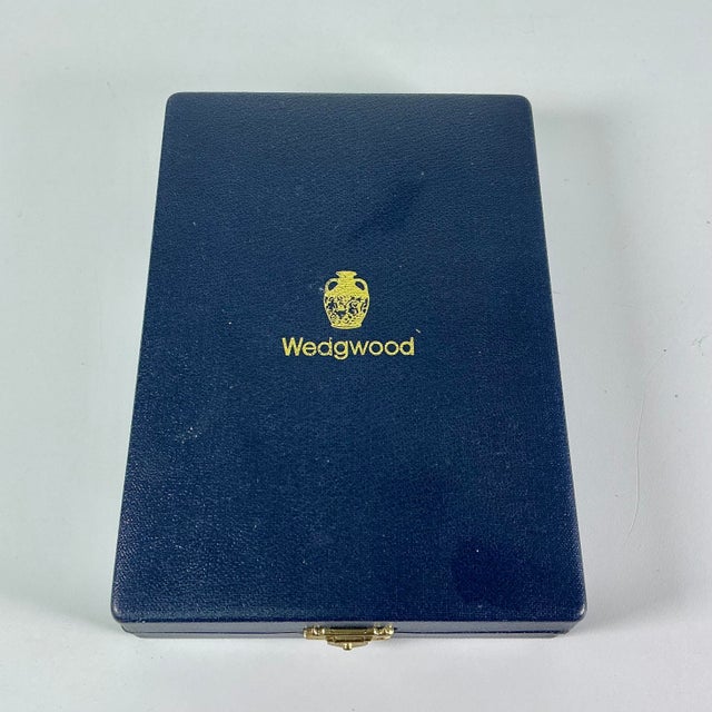 1989 Vintage English Neoclassical Chippendale Wedgwood Black Jasperware Desk Clock, Lord Wedgwood Signed For Sale - Image 16 of 16