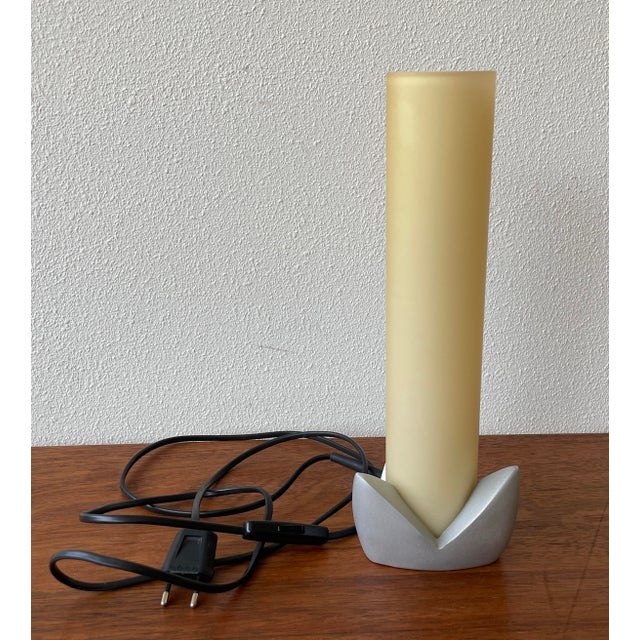 Mid-Century Modern Yellow Murano Glass with Silver Flower Stand Table Lamp from Inside Italy, 1980 For Sale - Image 3 of 9