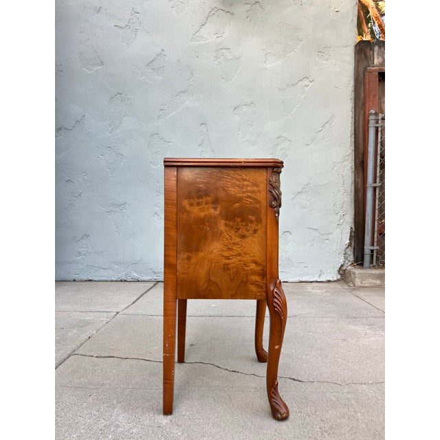 French 1900-1909 French Louis XV Style Burl Bedside Table For Sale - Image 3 of 7