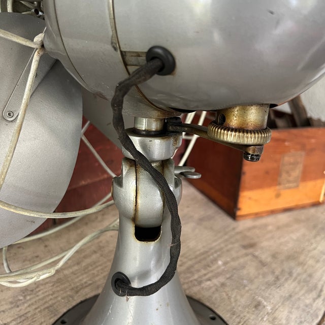 Vintage Emerson Electric 16" Oscillating Metal Desk Fan Fully Functional For Sale - Image 13 of 17