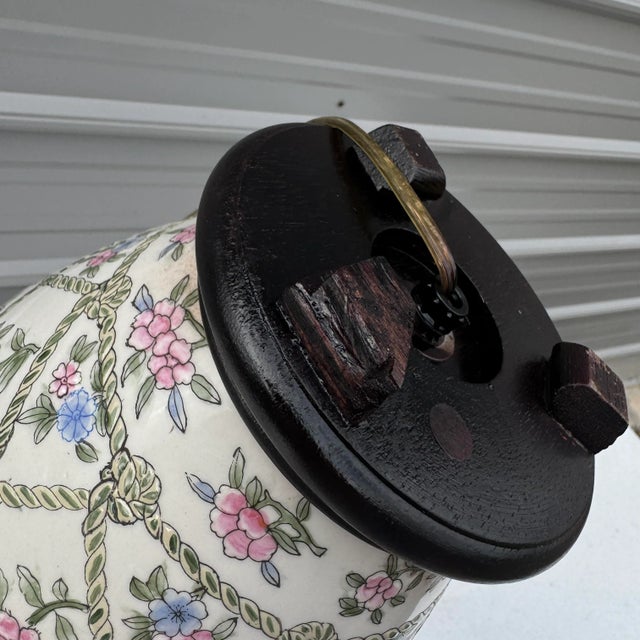 Mid 20th Century Chinoiserie Rope Trellis and Floral Patterned Table Lamp For Sale - Image 10 of 10