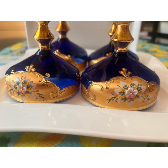 1980s 1980s Murano Attributed Tre Fuochi Glass Champagne Coupes in Cobalt Blue With Gold Accents- Set of 4 For Sale - Image 5 of 12